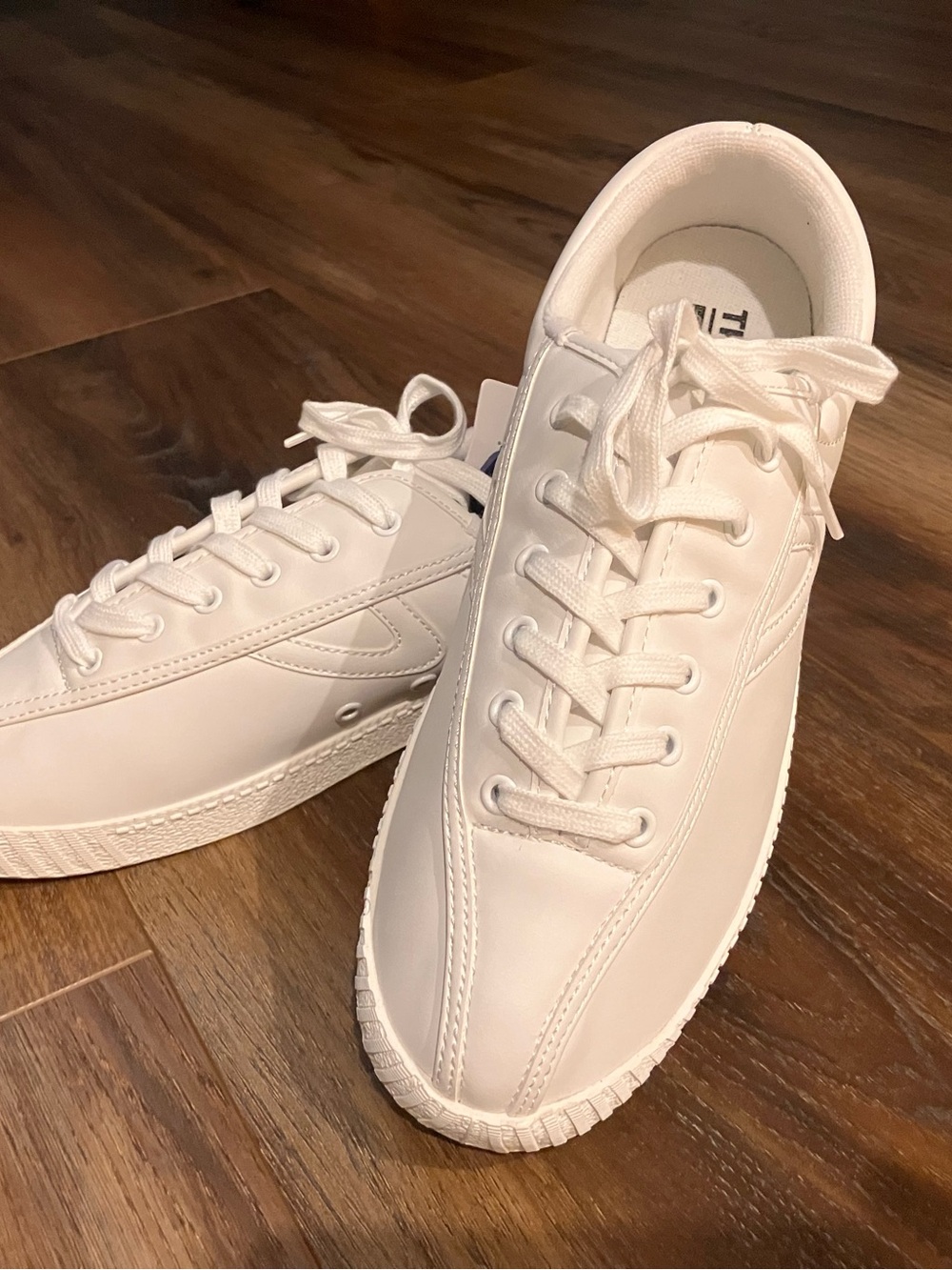 TRETORN Men’s 9/9.5 White/White BRAND NEW w/ Tags